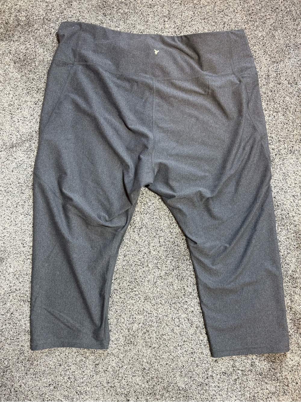 Old Navy Powersoft Capri Leggings - Picture 3 of 4